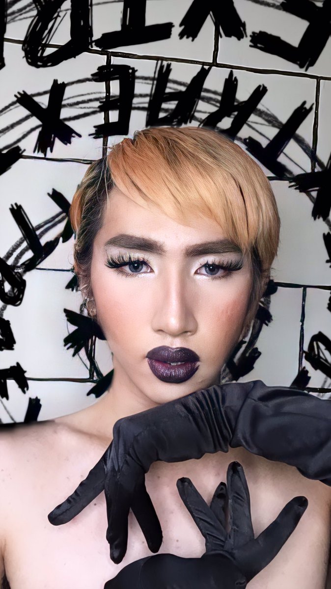 karlfmarcelo's tweet photo. di pwede deadmahin sabi ni doc! 

Our EXTRA instagram filter is out now! Try it to show some love. Dont forget to mention us @extras.official and use the hashtag #IamEXTRA Bulabog diva? 🥱 https://t.co/c9zOUKPOFy