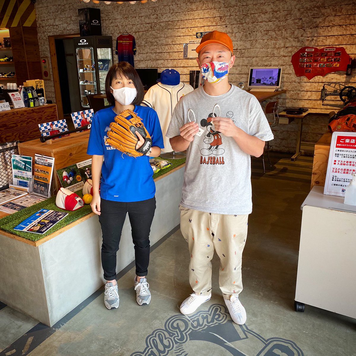 ベースボールパーク スタンドイン 福岡店 Balltownの横山様にご来店いただきました 笑ってなさそうな写真ですが マスクの下は笑顔ですよ なかなか東京に行けないですが またballtownさんにもお邪魔したいです ベースボールパークスタンドイン