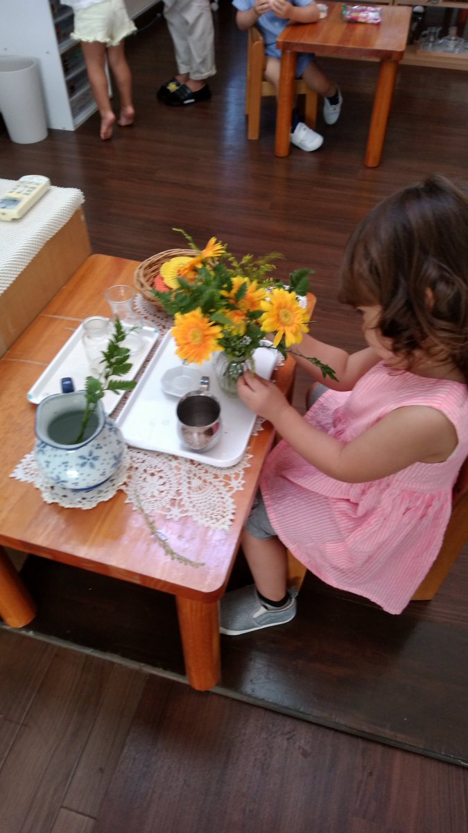 MSTokyoPine's tweet photo. A busy morning in Pine class 🐝
#MSTlittlepeople https://t.co/VkPdKKM0KD