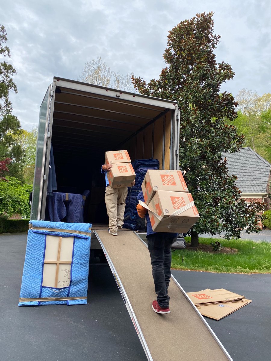 MightyMoversDMV's tweet photo. There are two ways to carry boxes - with moving straps and without. Which one do you prefer? π€
#mightymoversllc #localmovers #movingcompany #dmvmovers #dmvrealtor #realtor #herndonmovers #restonmovers #sterlingmovers #mcleanmovers #chantillymovers #ashburnmovers https://t.co/MYvfejSZxR
