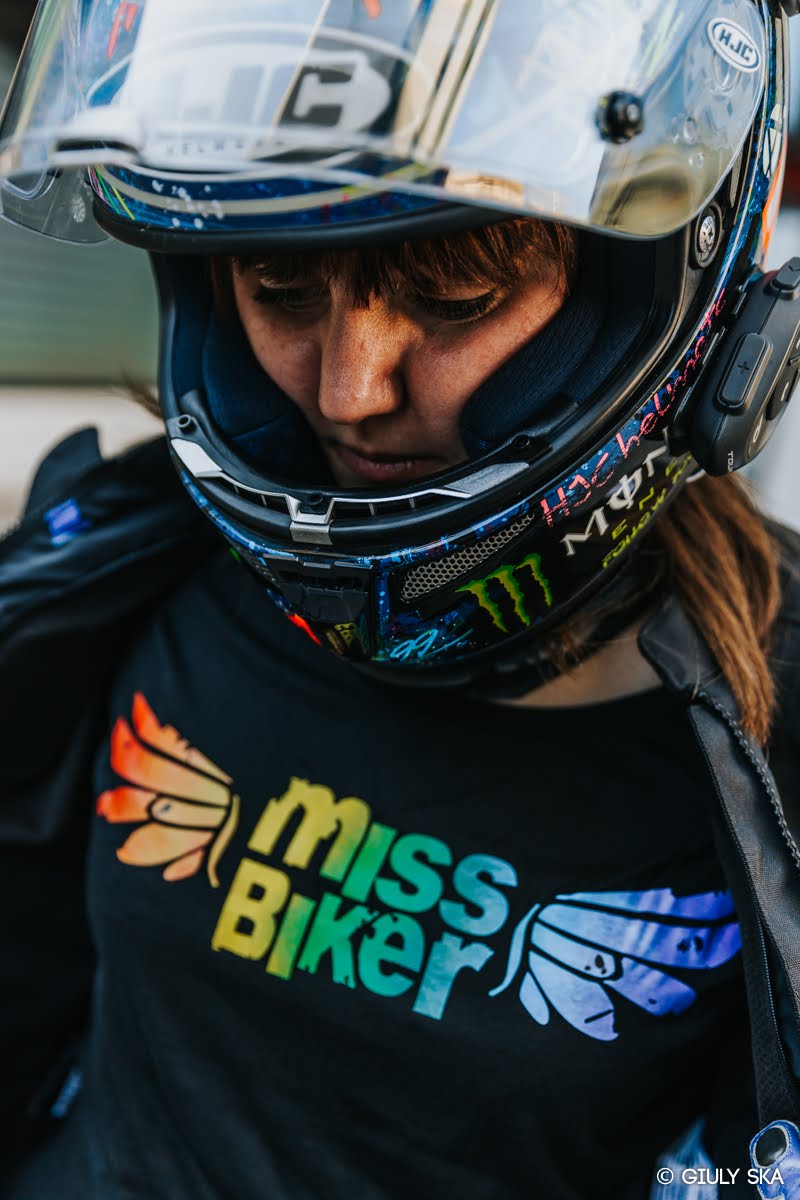 La nostra t-shirt Rainbow è andata a ruba! 😱 #rideequally #tshirt
