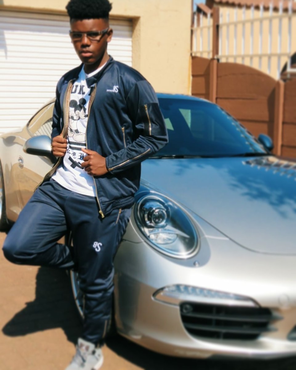 BlackSteel_C's tweet photo. Dear #Kwamamkhize we are @BlackSteel_C and we sell A grade quality Lavish, Stylish Tailor made tracksuits. 

We would like to become your partner so we can do tracksuits and soccer gears for your soccer club🙏

See few gents tracksuit photos below. https://t.co/7PEbfnbX81