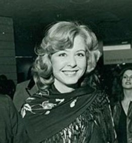 tw // drugs...(PART 3!)14.Cathy SmithBorn in April 25th 1947 in Hamilton, Canada.Died in August 18th 2020.A rock groupie, drug dealer and a legal secretary, who served 15months in the California state prison for injecting John Belushi with fatal dose of heroin and (2<)