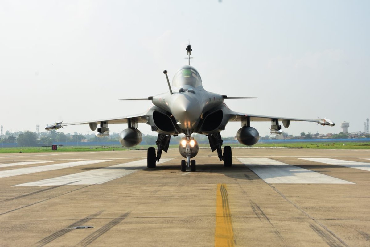 DemandOROP's tweet photo. IAF will formally induct the Rafale aircraft in the 17 Squadron 'Golden Arrows' today at Air Force Station, Ambala.
New bird in the arsenal of IAF #RafaleInduction https://t.co/d7NPT4ERfn