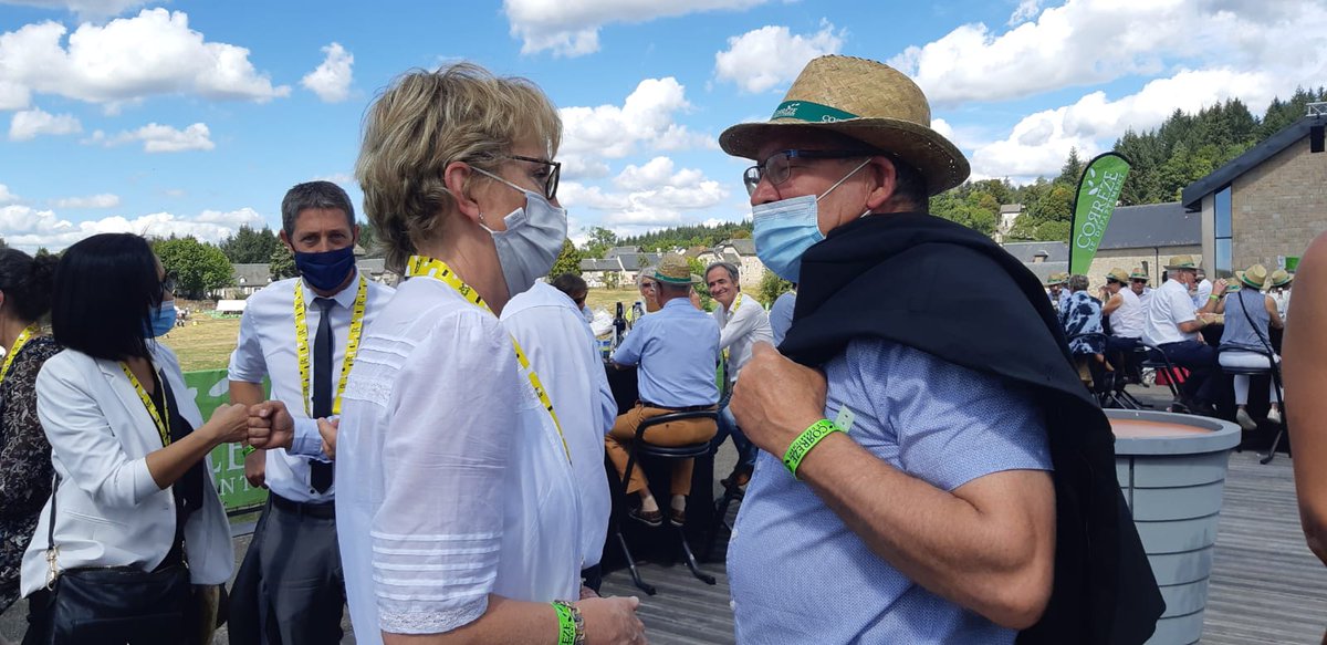 Le <a href="/letourdefrance/">vivre la révolution</a> à #Sarran #Corrèze a une invité d'honneur : Claude Chirac. L'occasion pour Tony Cornelissen, Président de la <a href="/chambagri19/">Chambre d'agriculture 19</a>, de partager les souvenirs corréziens de la famille #Chirac &amp; se rappeler l'engagement du Président pour le <a href="/Departement19/">Département Corrèze</a>   #TdF2020