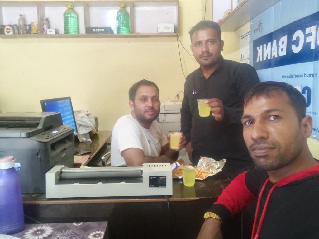 PRAVEEN03928145's tweet image. Aaj dosto ke sath birthday party banyi