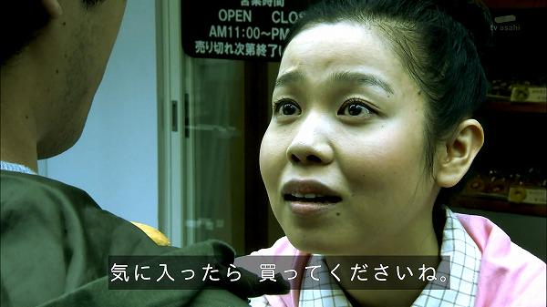 お面ちゃん この画像でボケて Aibou 相棒 この女性は何を買って欲しいとお願いしているでしょう お面ちゃん この画像でボケて Aibou 相棒 この女性は何を買って欲しいとお願いしているでしょう