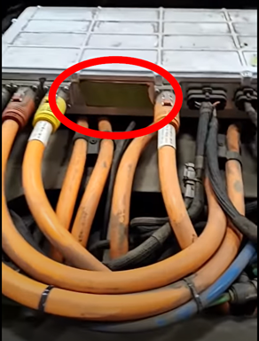 The masking tape covers the inverter’s label, which would have made it clear who actually developed the component. We asked Cascadia whether the part was custom-built or open to the public, and they confirmed it is generally available.