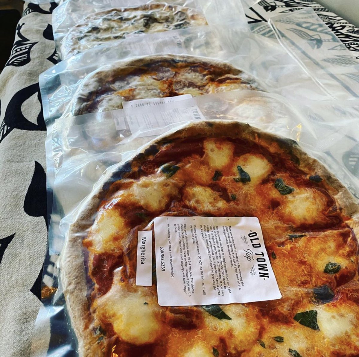 Treat yourself to delicious pizza at home this weekend. @oldtowntap offers frozen pizzas that are made from local and organic foods! Feel good about your choices and #supportlocalbusinesses Head to their page now. Photo 📸 @oldtowntap
#TahoeDonner #Truckee https://t.co/rs8gJrOYEL