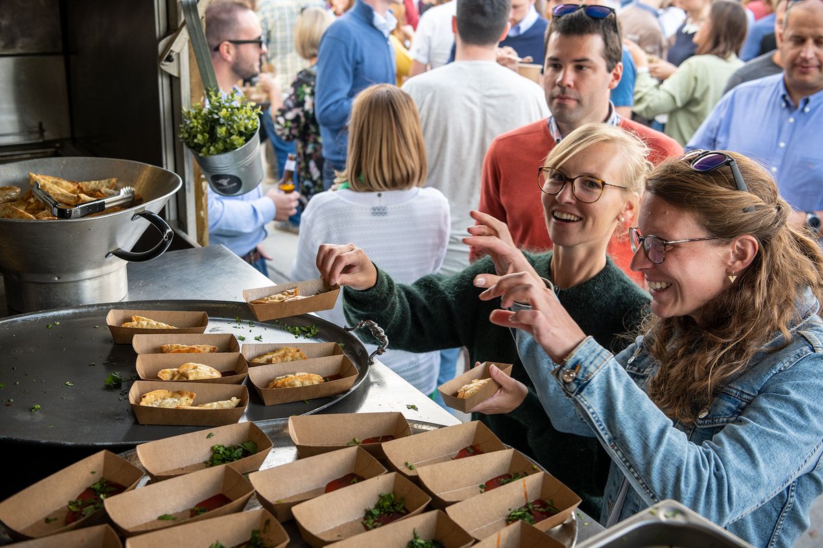 OMP_supplychain's tweet photo. It's already been one year since we launched our new brand. To celebrate, we threw an epic party in the garden of our head office! 🎉 #makingyourday #LifeatOMP #tbt https://t.co/crHrtb8oau