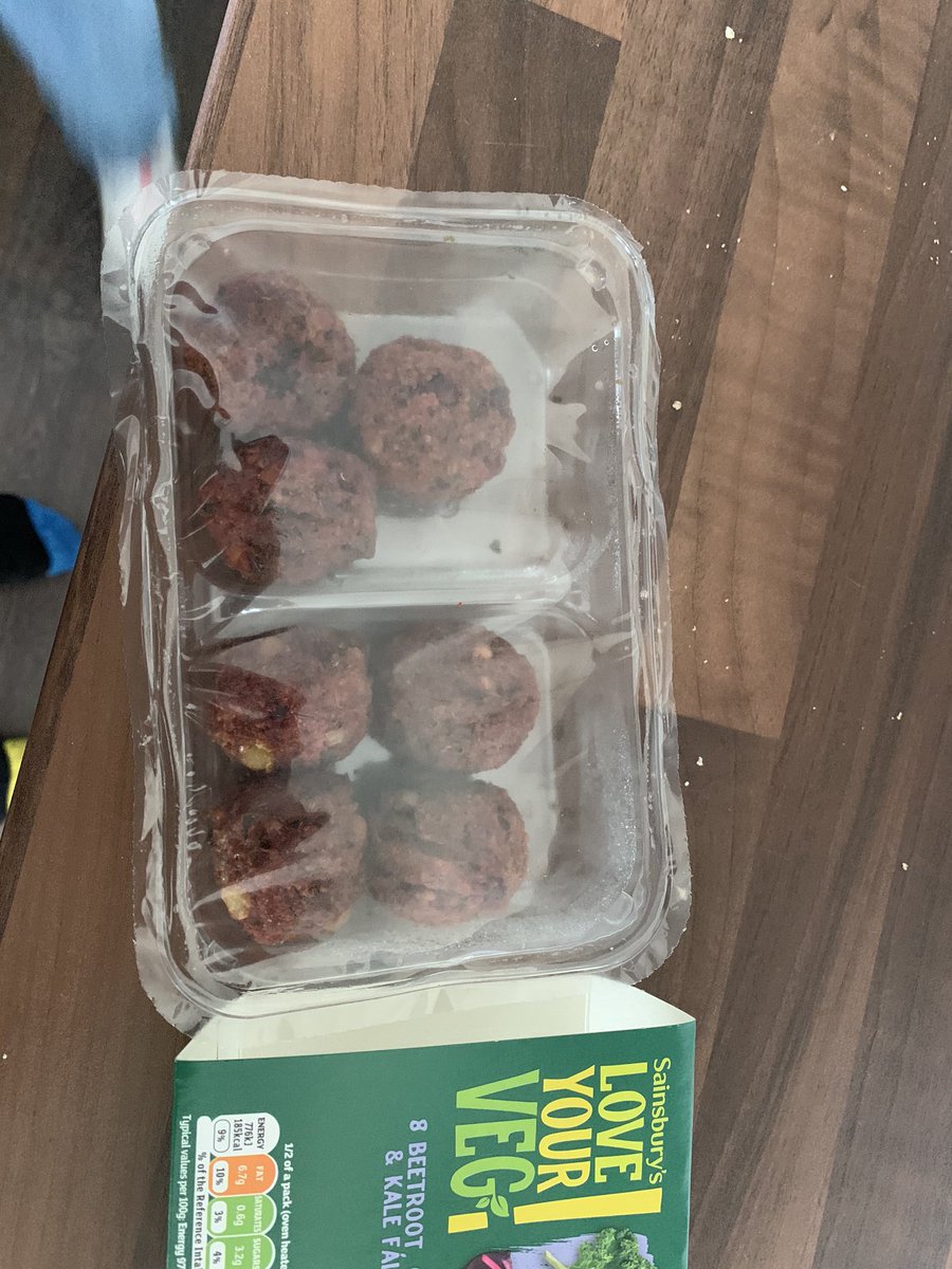 AshMBooth's tweet photo. @sainsburys have you dropped the ball? Only 7 falafel balls in an 8 pack 😭 missing a #falafel #veggie https://t.co/SXWJmOez5H
