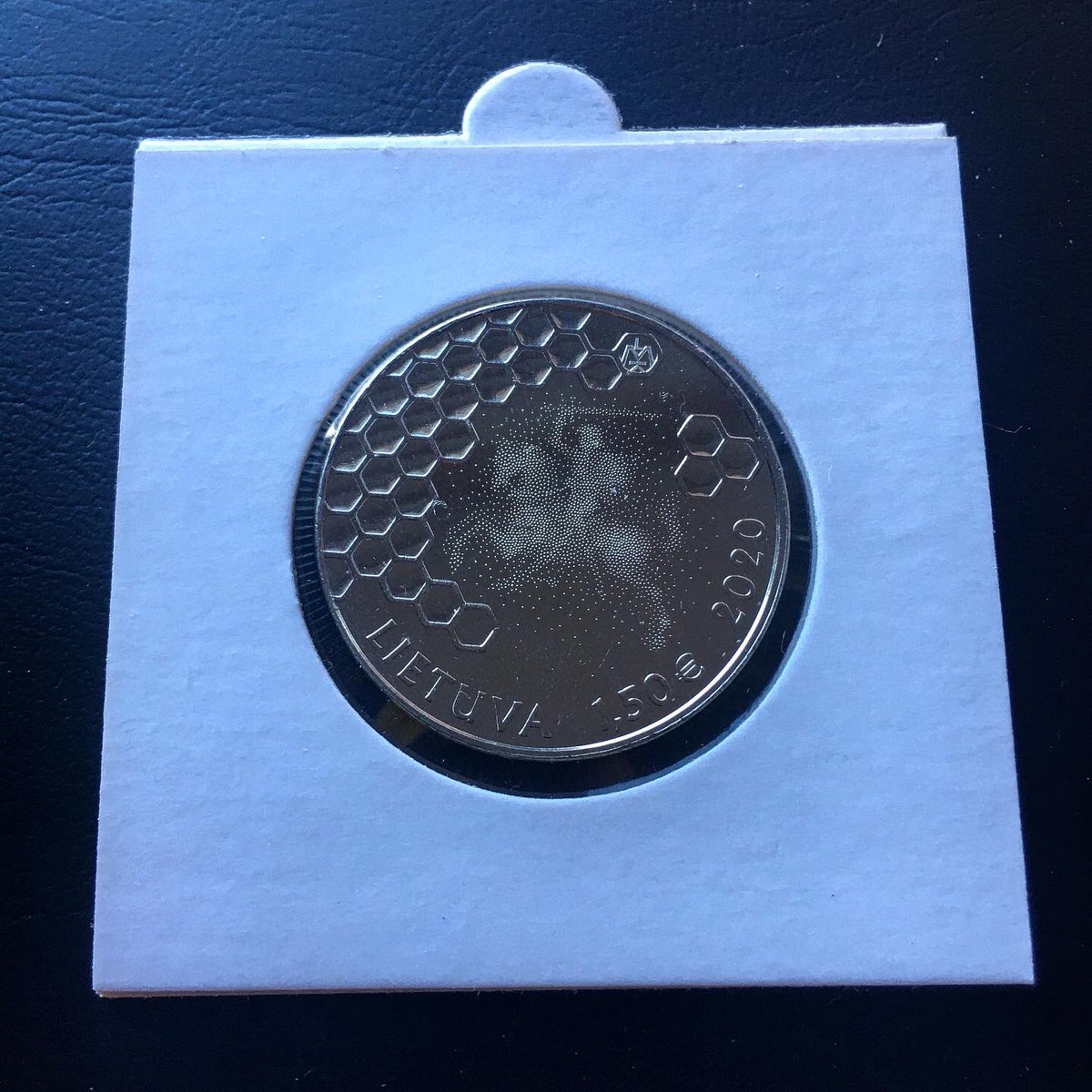Moneyaddict93's tweet photo. 🐝🇱🇹1.5€ Drevinė Bitininkystė. 2020, Lithuania 🇱🇹 🐝 #coin #coins #coincollecting #numismatics #numimastica #numismatist #numismatic #lietuva #lithuania #history #bee #money #bank #currency #daily #design #art #instadaily #instagood #monedas #hobby #hobbylobby #loveit #joy #euro https://t.co/6Fm0twD5AY
