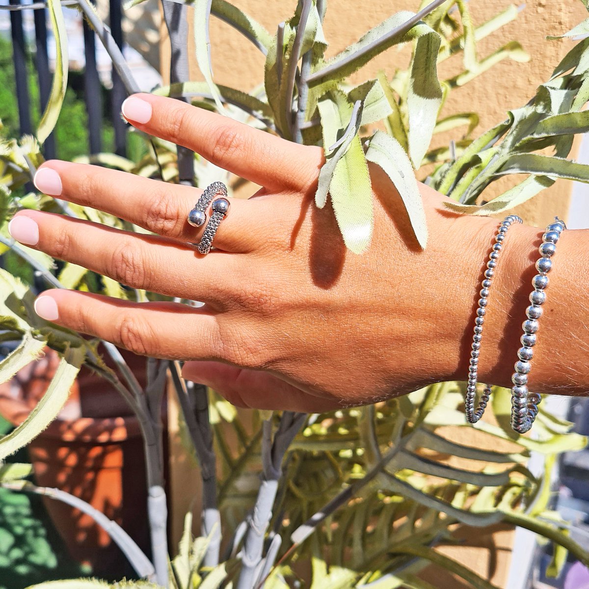 Nuestras pulseras y anillos en plata de Ley darán un aspecto único a tus manos. El anillo puedes conseguirlo por solo 17,50€  y las pulseras  a 11,95€ y 14,99€. ¡¡¡Presume de manos bonitas!!! 

PEDIDOS: 
📩   pastalinacomplementos@gmail.com
☎️   635 92 50 24