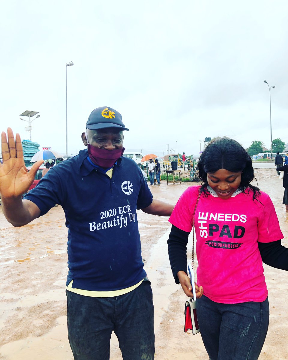 periodpurseng's tweet photo. We met the amazing @ECKANKAR cleaning up dirt at Nyanya park and it was so amazing to see that everyone is doing their bit to make the world better and easier to live in.

#PeriodPurseNG #SheNeedsPad https://t.co/oyVkyoUx2g