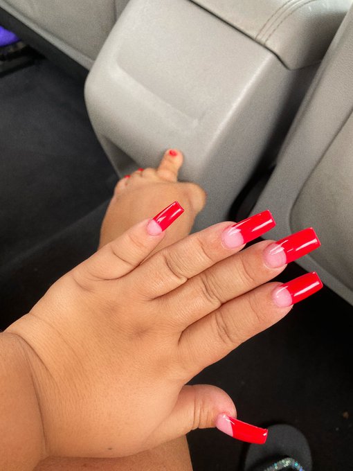 i JUST got my nails done y&rsquo;all like em? 🥰🔥❤️ https://t.co/tDV50HHrec