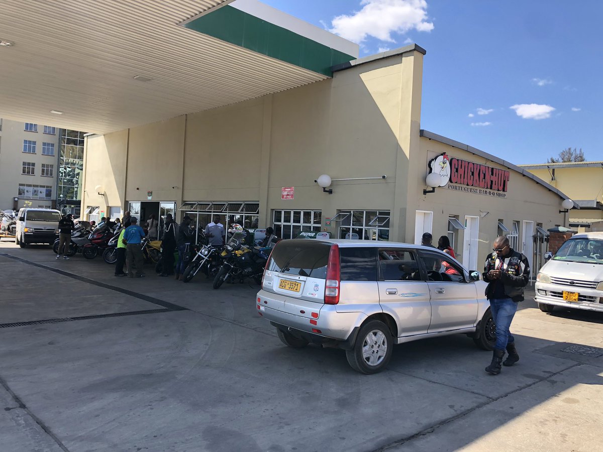 wanyanyawalter's tweet photo. Gweru lunch @chickenhutzim itโs been smooth riding so far. Bulawayo see you in a few โ๏ธโ๏ธ https://t.co/idlm3d0Z2m