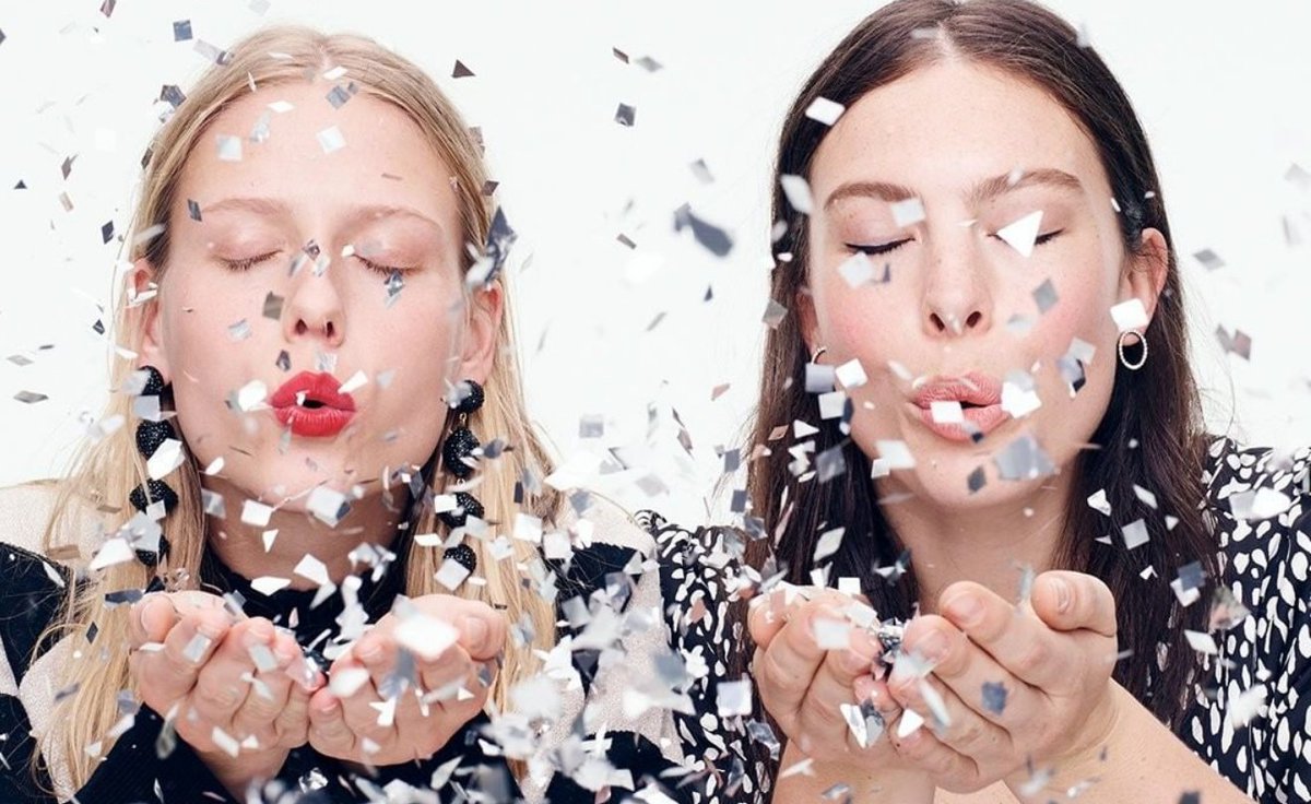 Attention #Nashville! We are officially #hiring seasonal #holiday associates at our Green Hills Mall location. Apply here to #JoinTheCrew: ow.ly/nvCH50Bn9BG