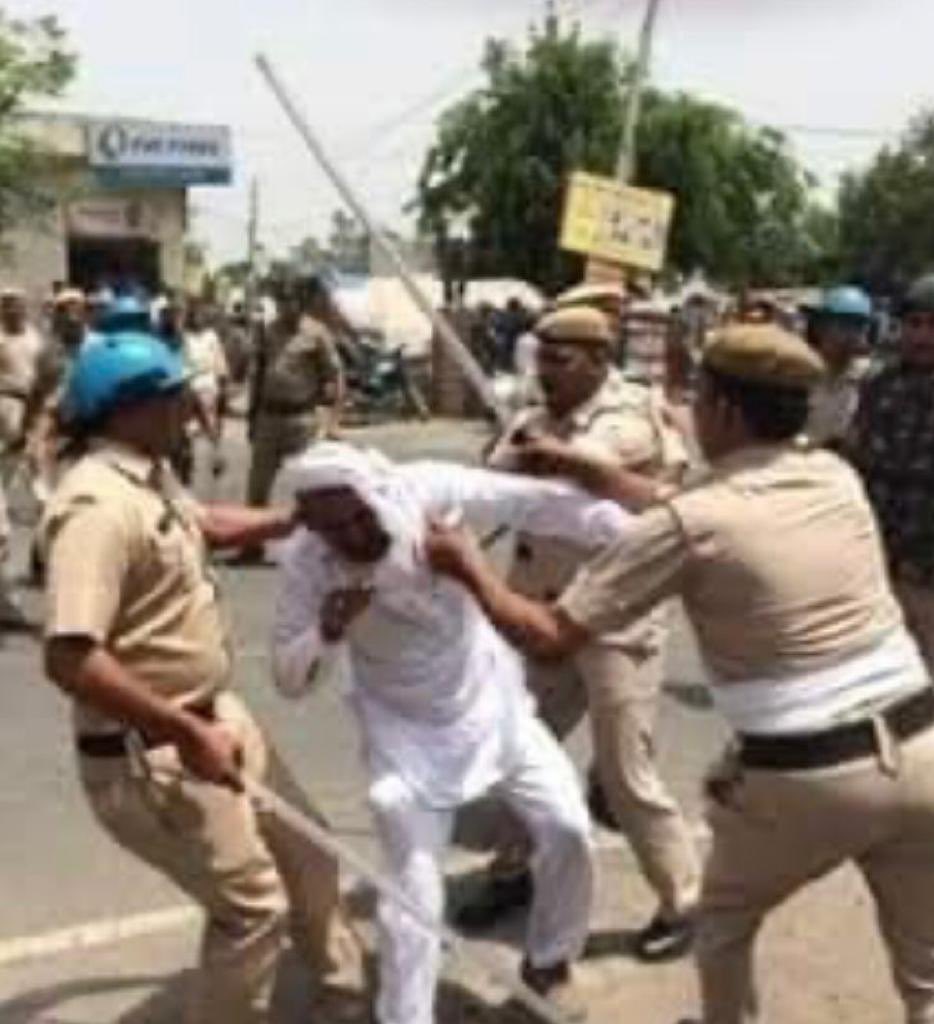 देश में इस तरह की सुरक्षा को  क्या कहा जाना चाहिए।शब्द मौन है,राजनीति ख़ामोश है?हक माँगते हुए पिट रहे आम आदमी के सवालों पर सरकारें निर्दोष है।