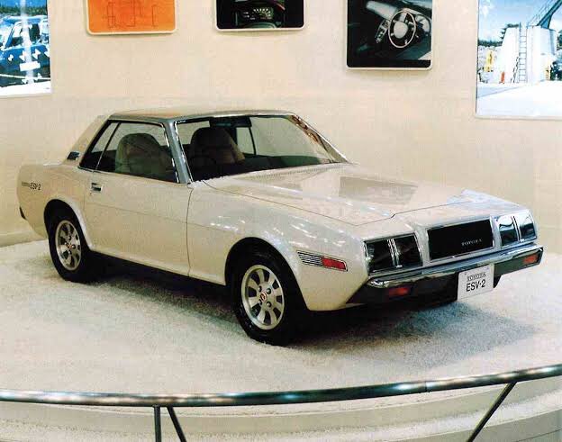 Sceau_Blanche's tweet photo. いまとむかし...自動車に人々が求めることはどう変わったのでしょうか.

資料が集まり次第，忘れ去られた”ESV”と呼ばれる一連の実験車たちについて書きたいと思います... https://t.co/WrukBoOkj2
