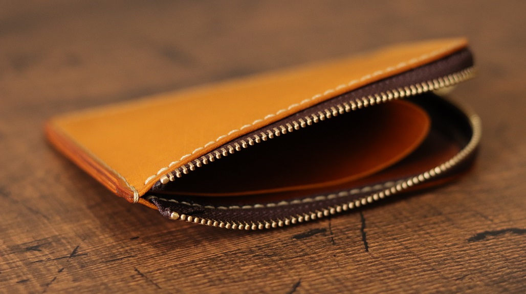 LeatherGum's tweet photo. L字ファスナー財布/マチなしの制作動画を明日youtubeで投稿します。
型紙も公開しています。興味のある方は見て頂けると嬉しいです。
#レザークラフト #ハンドメイド #財布 #手縫い #レザー #革 #L字ファスナー財布 #L字ファスナーウォレット https://t.co/cjrYOfnGpi