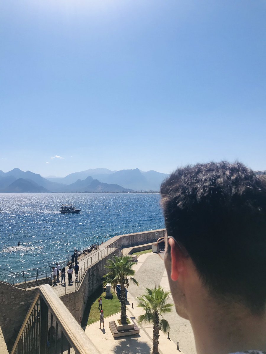 AMIRINIZ's tweet photo. Benim çektiğim vs arkadaşımın çektiği @gokhan_123 😂😂😂 https://t.co/mJbckdB693