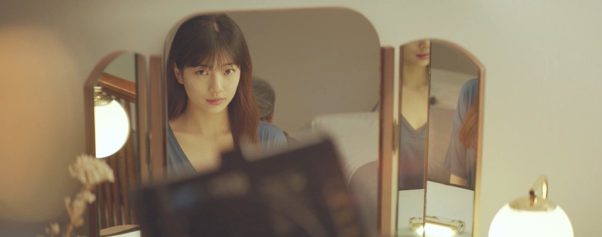 <내 물건이 너의 집에 남아있다면 헤어진 게 아니다> 본 사람? 폭풍 공감되지 않음? 수지한테 감정이입됨ㅠ 📽메이킹영상도 떴음~ tv.kakao.com/channel/364385… #정보성광고 #랑콤 #수지 #수지영화 #LIVEYOURSTRENGTH #랑콤은여성의행복을응원합니다 #어드밴스드제니피끄에센스