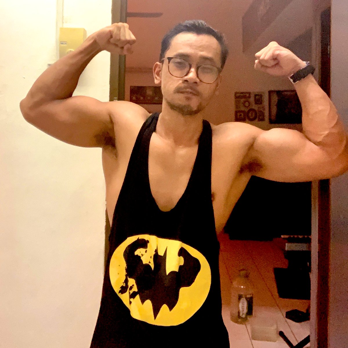 MatComplicated's tweet photo. #joesbodyprogress #homegym #Traps #shoulders #joeysbodyprogress
#gymholic #gymbody #fitbody #workoutmotivation #fitnessfreak
#bodybuildinglifestyle #bodyholics #aesthetic #leanbody #hunk #muscular #bodybuilding #binabadan #muscle #binaraga https://t.co/R2wz142LS3