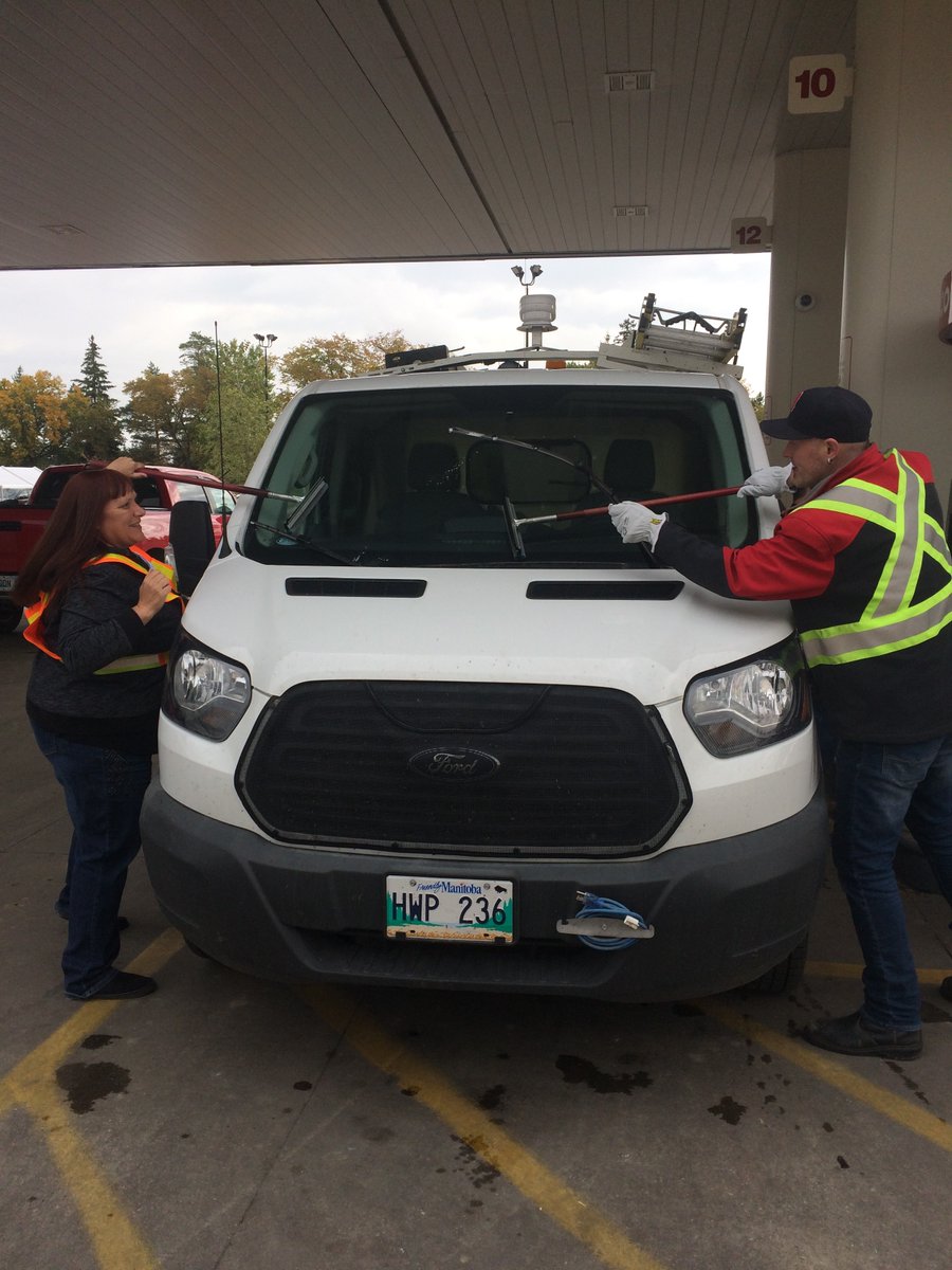 Cooper_crs's tweet photo. We had fun at #fuelgoodday in 2019 with our friends from @QCountry91_5  @TrentB1 @CamClark1 #twitterlessLD Helping raised money for #localfoodbanks  This year @HeritageCoopLtd will donate 10 cents/litre on Sept 15! https://t.co/ptAMkdeKxW