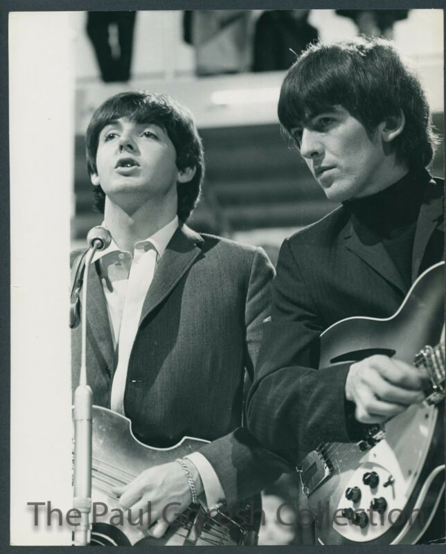 FabFourFanAttic's tweet photo. -#B852 Press Photo-Paul & George On Stage-1965-ESTQ https://t.co/IHAY5mMoC4 https://t.co/6ExqctKNd8