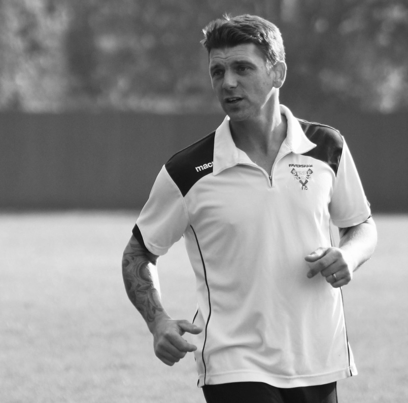 It is with great sadness that our Under-13 coach, Trevor Twyman has passed away following his battle with cancer.

As well as a friend to many, he was a much-adored husband, father &amp; football coach who had been volunteering with the club for over 7 years.

facebook.com/favershamstrik…