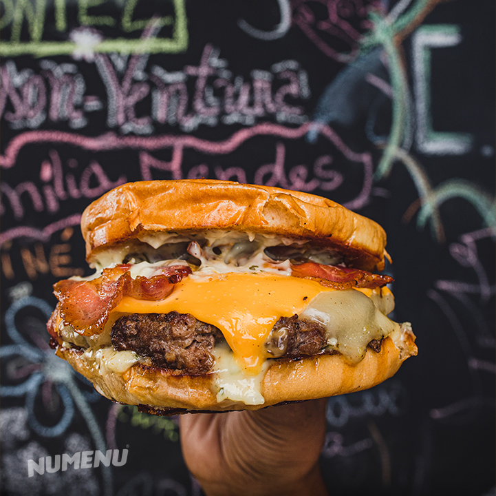Numenu_'s tweet photo. Marque aqui 3 amigos que irão contigo a @Numenu_  para provar esta maravilha 🔥🍔🥵#Burger #InstaBurger #Numenu #BurgerLovers
#angola
Pede o teu hambúrguer pelo whatsapp: 944 414114 https://t.co/TzDnNsiUar