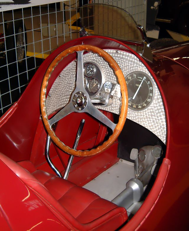 UltimativCars's tweet photo. @JonathanSlayton (based on @JonathanSlayton's thumbnail-picture)

2/2
The @Alfa_Romeo #TipoB [#P3] race-car have been made in two versions:

(...)

and the 2nd version was the UNIQUE Tipo B "Aerodinamica" from 1934: https://t.co/Lu3bp7lXtg