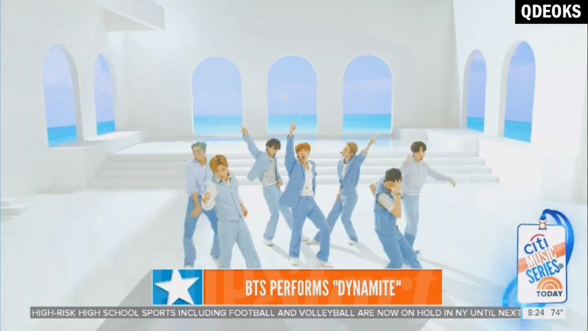 SeokjinMarl7's tweet photo. Jamás había amado tanto el azul como hoy 🥰 Todos hermosos 🧡
@BTS_twt #DynamiteToday #btsontoday https://t.co/xG8YeuPPgM