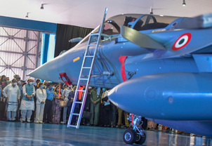 AbishkarU's tweet photo. Induction of #Rafale jets into #IAF crucial considering atmosphere on border: #Rajnath
@DefenceMinIndia @ut_ladakh 
@PTI_News @TheEarthNews1 https://t.co/SCdnPXQ9qr