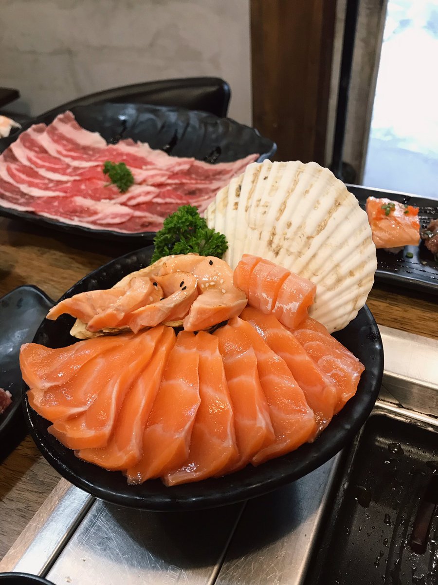 jeanthitirut's tweet photo. 📍Oranjii-Japanese yakiniku &amp; shabu 
บุฟเฟต์ 599฿ รวมน้ำ ไม่บวก! ใครสายเนื้อ  ชอบปลาส้ม รักซีฟู้ด ต้องมาค่ะ คุ้มมากกกกกกกกก ( แนะนำให้โทรจองโต๊ะ)
🚈BTS สะพานควาย Exit 2 เดินต่อประมาณ 400 เมตร ร้านอยู่ตรงป้อมตำรวจแยกสะพานควายเลย
#อร่อยบอกต่อ @aroii https://t.co/JEgt2HCPMI