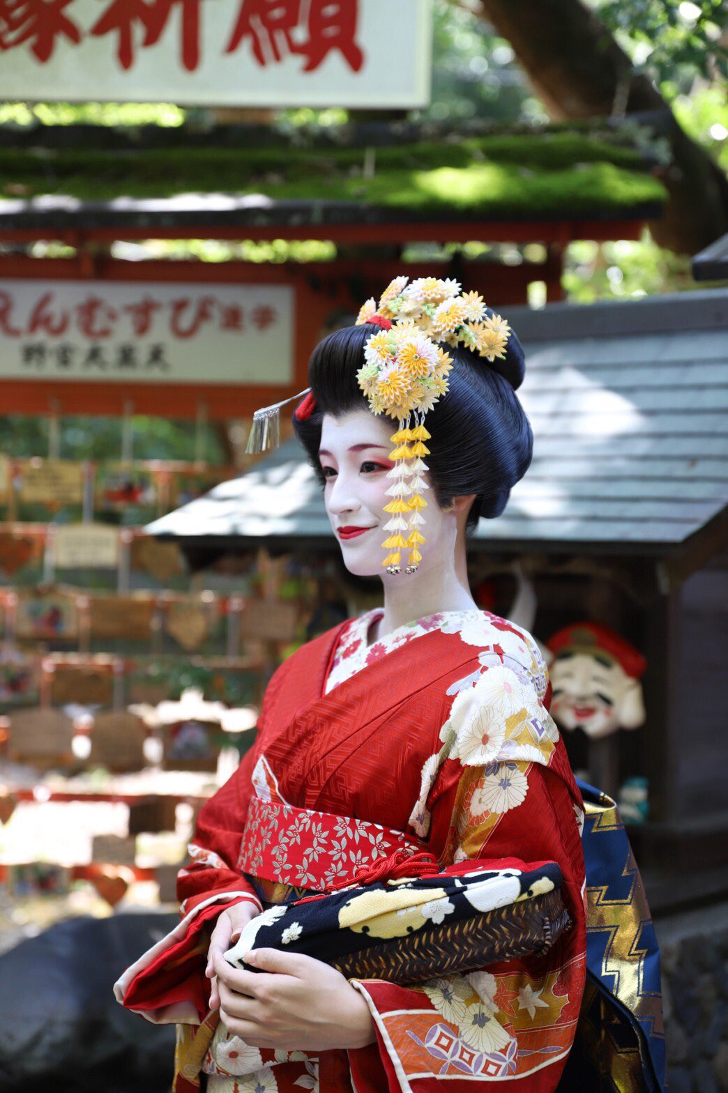 佐藤華純 皆さん こんばんは 先日 舞妓さんの体験をしてきました ずっと夢見ていた舞妓さんの体験ができて 本当に嬉しかった 貴重な時間を過ごせました 今後 もっと舞妓さんについて発信する機会があるのでお楽しみに オフショットをちらり