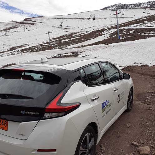SCLMAG_'s tweet photo. ✅ Nissan #LEAF es protagonista de un recorrido de 5 mil kms por Chile. La investigación de @Agencia__SE permitió crear la primera guía de #movilidadeléctrica que demuestra el impacto positivo de los autos eléctricos en la sociedad y el medio ambiente. @Nissan_Chile #SCLMAG ⚡️ https://t.co/X6A4OwYbmk