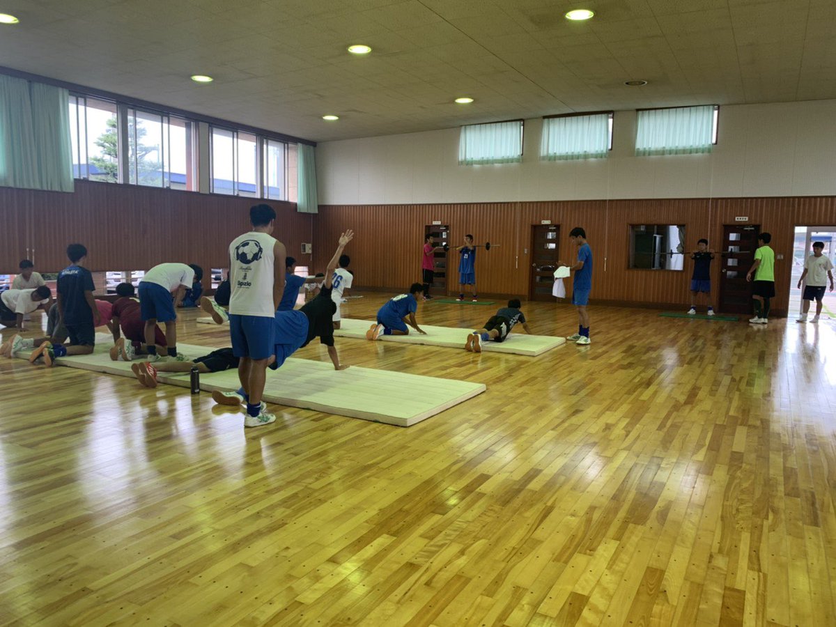 岐阜第一高校 サッカー部 公式 練習風景 今日の練習はフィジカルトレーニングをしました みんな一つ一つのメニューに目標を持って出来ていました ペアで出来ていない所を教え合い 質の良い練習が出来ました 岐阜第一 サッカー サッカーキング