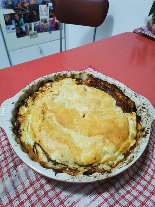 Enfin en repos ! Envie de cocooning et de cuisine ! Tarte tatin aux tomates de la ferme 👏 et une surprise<a href="/tag/show"class="tags"><span>#show</span></a><a href="/tag/live"class="tags"><span>#live</span></a>