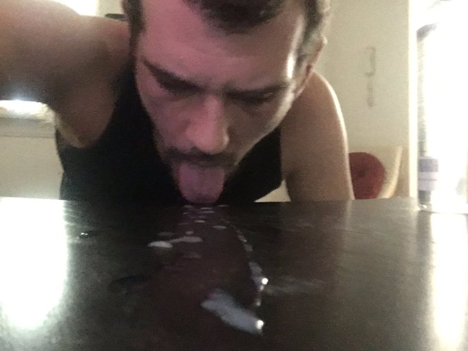 Anyone want some breakfast? https://t.co/LArE66R7OD