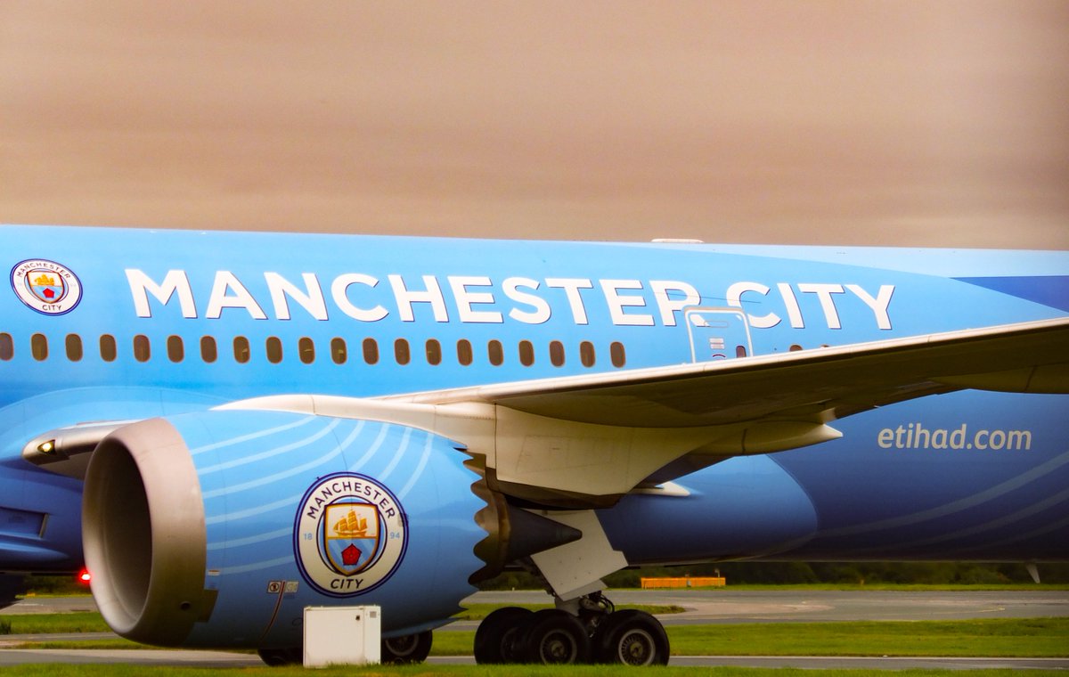 One for the #Football fans, or at least the @ManCity ones... @etihad's #ManCity livery #Boeing787-9 #Dreamliner A6-BND from #Dubai to #Manchester @manairport as #EY21 8th September. #Etihad #A6BND #AvGeek #potn #PlaneSpotting #Aviation
