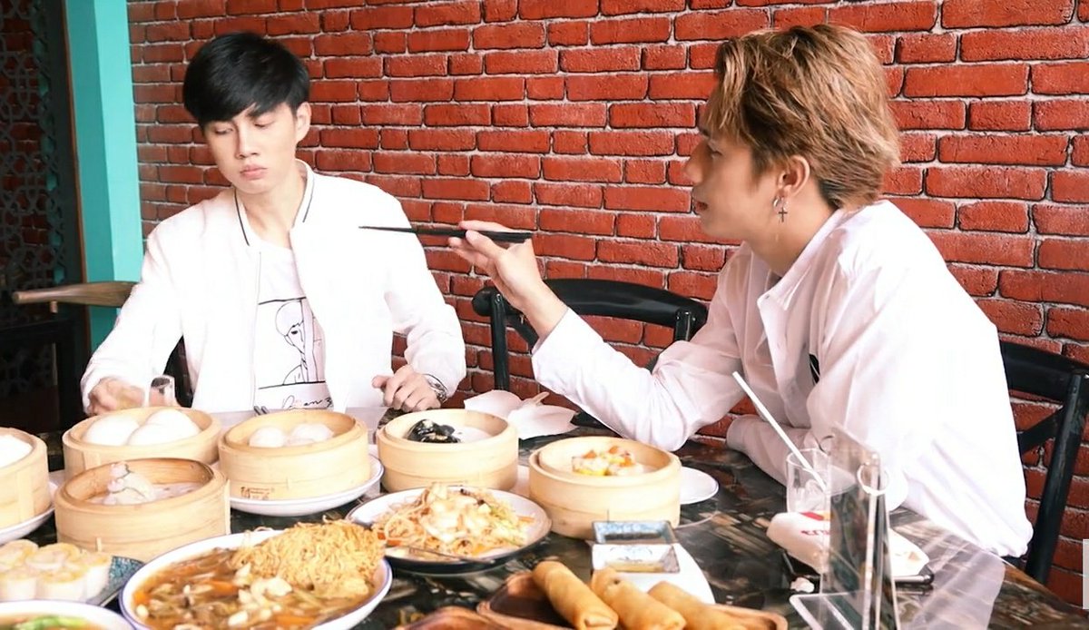 mingtianjianq's tweet photo. คนที่ชอบกินอ่ะ ไม่ได้บอกนะว่าใคร
แต่คนที่ชอบกินติ่มซำอ่ะ สายตาไม่ได้เจาะจงนะว่าใคร
คนที่ชอบกินติ่มซำอ่ะ คือพี่พร้อมไม่ได้รู้เลยจริงๆ
แต่คนที่ชอบกินติ่มซำอ่ะ ไม่ได้ชี้ใครเลย
แต่พี่คนนั้นอ่ะ ไปกินติ่มซำด้วยกันตลอดชีวิตเลยมั้ย สนใจป่าว~~
#TrueMoneyxPromBenz
#PromBenzPainLuv https://t.co/qKSXiY5jsY