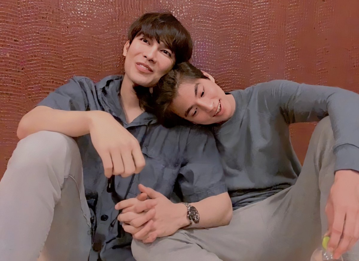 A thread of  #MewGulf holding hands Please feel free to add you favorite pictures as well   #MewGulf