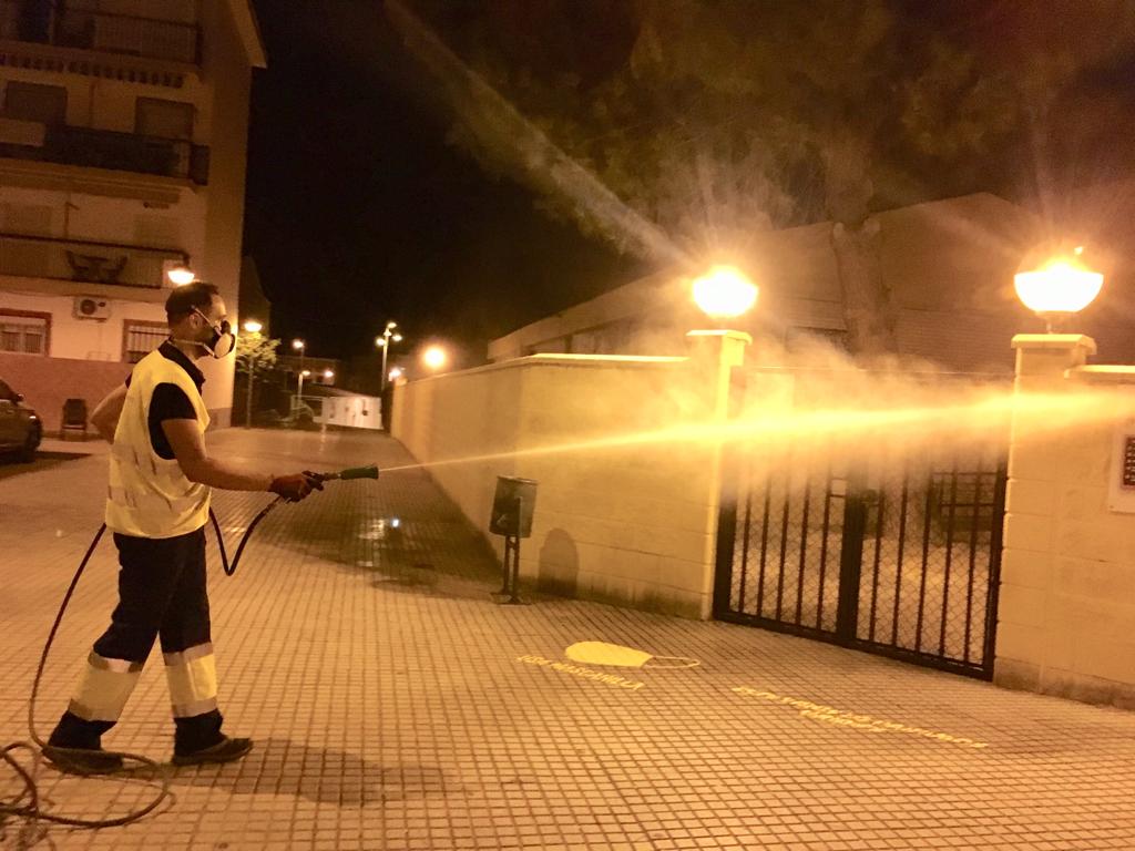 DesratizaSur's tweet photo. Mañana de desinfección en accesos a colegios https://t.co/5gvPIvrP6y