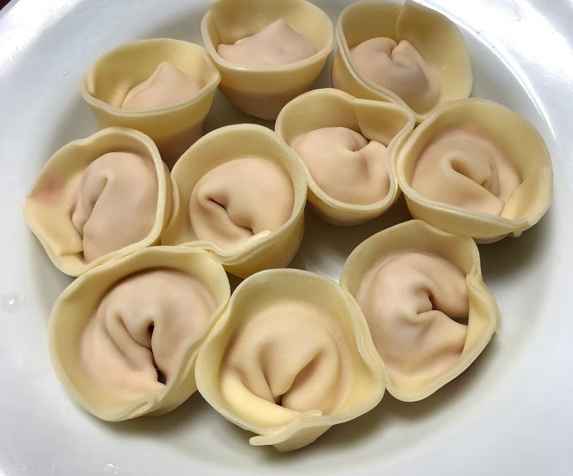 Twitter पर きだて たく 中国に行った時 水餃子をこの帽子みたいな包み方で作ってるのを見て へーって思った 元宝餃子っていいます Twitter पर きだて たく 中国に行った時 水餃子をこの帽子みたいな包み方で作ってるのを見て へーって思った 元宝餃子っていいます