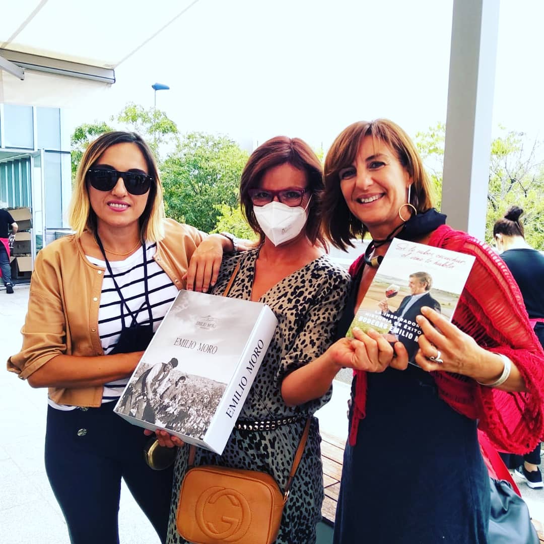 cincinnova's tweet photo. Fotos con el premio! 
#JornadaVigilancer @ITC_ceramica @vigilancer_ofi https://t.co/VktN2Vbyd7