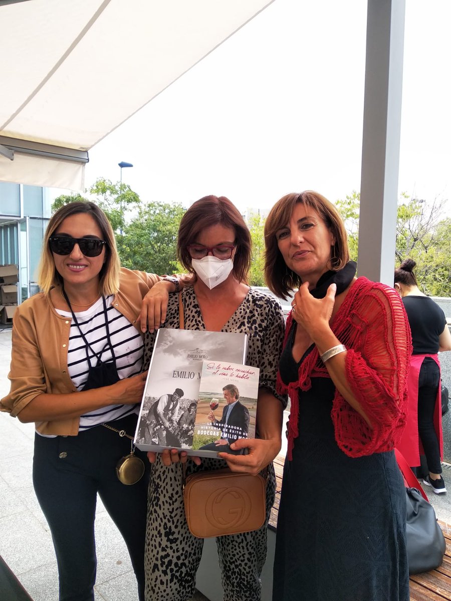 Fotos con el premio! 
#JornadaVigilancer <a href="/ITC_ceramica/">ITC</a> <a href="/vigilancer_ofi/">Vigilancer</a>