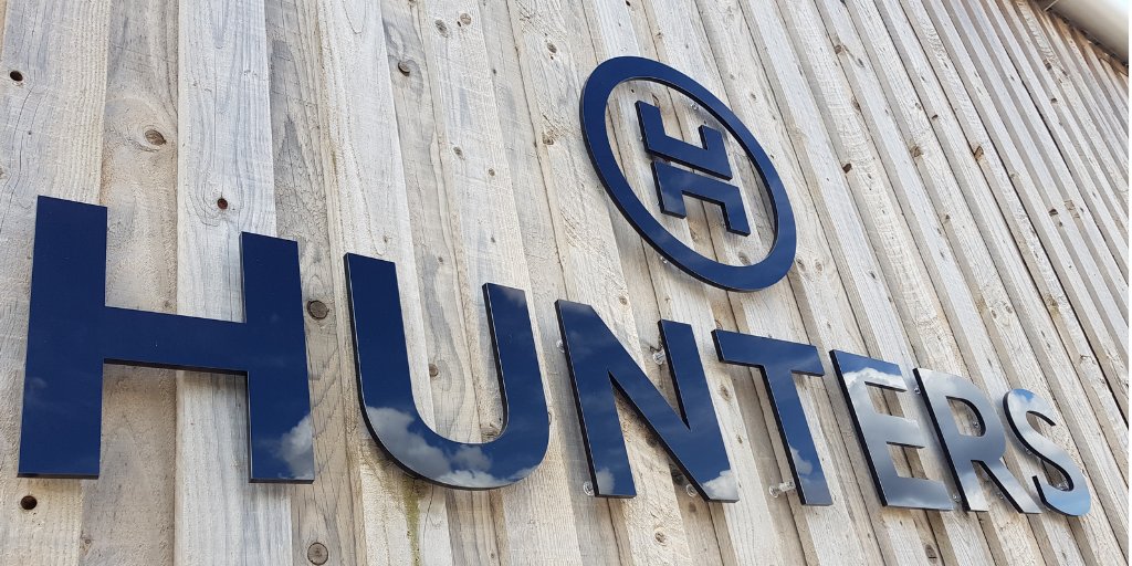 Custom cut lettering - The black gloss acrylic stands proud, giving a beautiful contrast to the timber cladding and it's so shiny it's reflecting the fluffy clouds and blue skies 💙⁠
⁠
Send a DM for your quote.⁠

#Worcestershirehour
#madeinworcestershire
#WorcesterUK
⁠