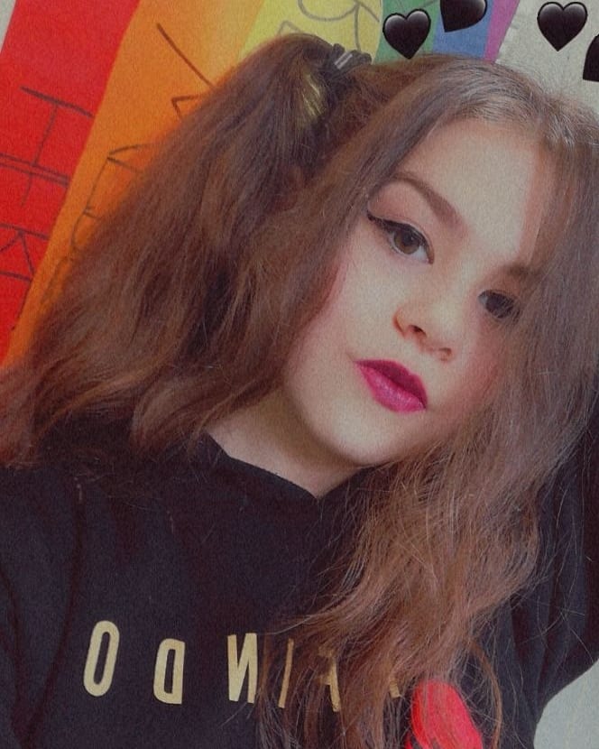 _phanfander_'s tweet photo. Tried a new look today! What do you think? 🥺 https://t.co/ARPczIO3SR