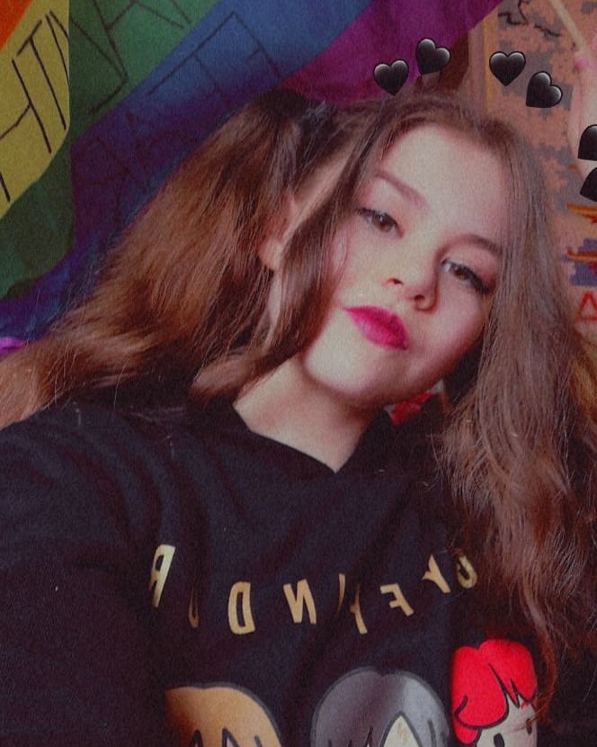 _phanfander_'s tweet photo. Tried a new look today! What do you think? 🥺 https://t.co/ARPczIO3SR